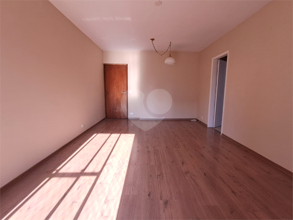 Imóvel de 67m² com 2 quartos, sala de estar com varanda, 1 vaga de garagem Pompéia