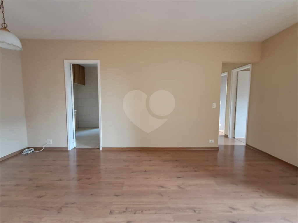 Imóvel de 67m² com 2 quartos, sala de estar com varanda, 1 vaga de garagem Pompéia
