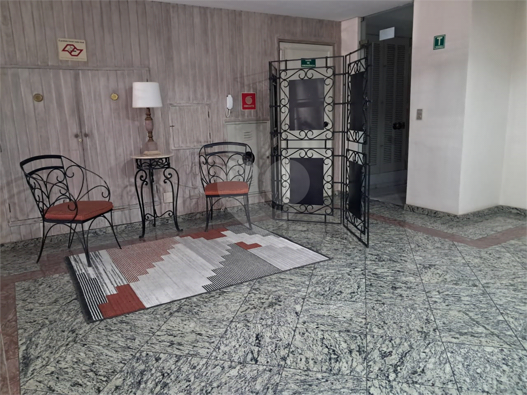 Imóvel de 67m² com 2 quartos, sala de estar com varanda, 1 vaga de garagem Pompéia