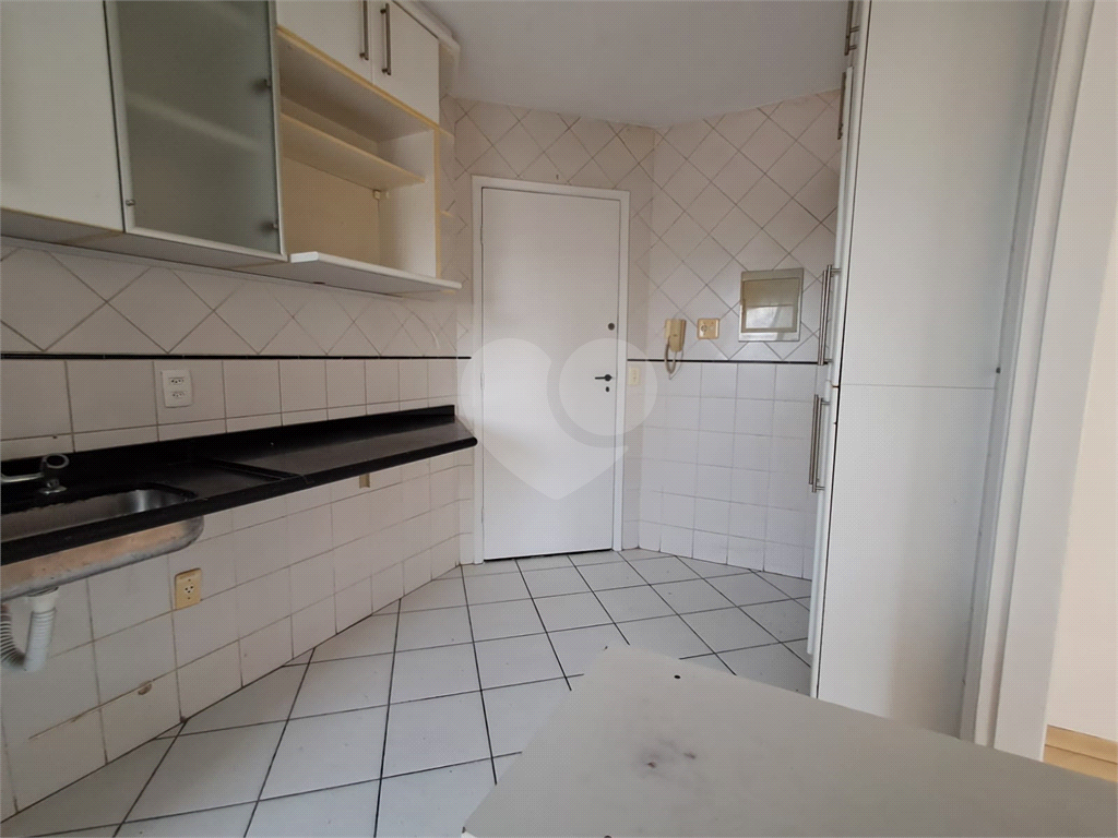Imóvel 80m² 3 quartos, um foi aberto para a sala conta com varanda piscina 2 vagas Vila Romana