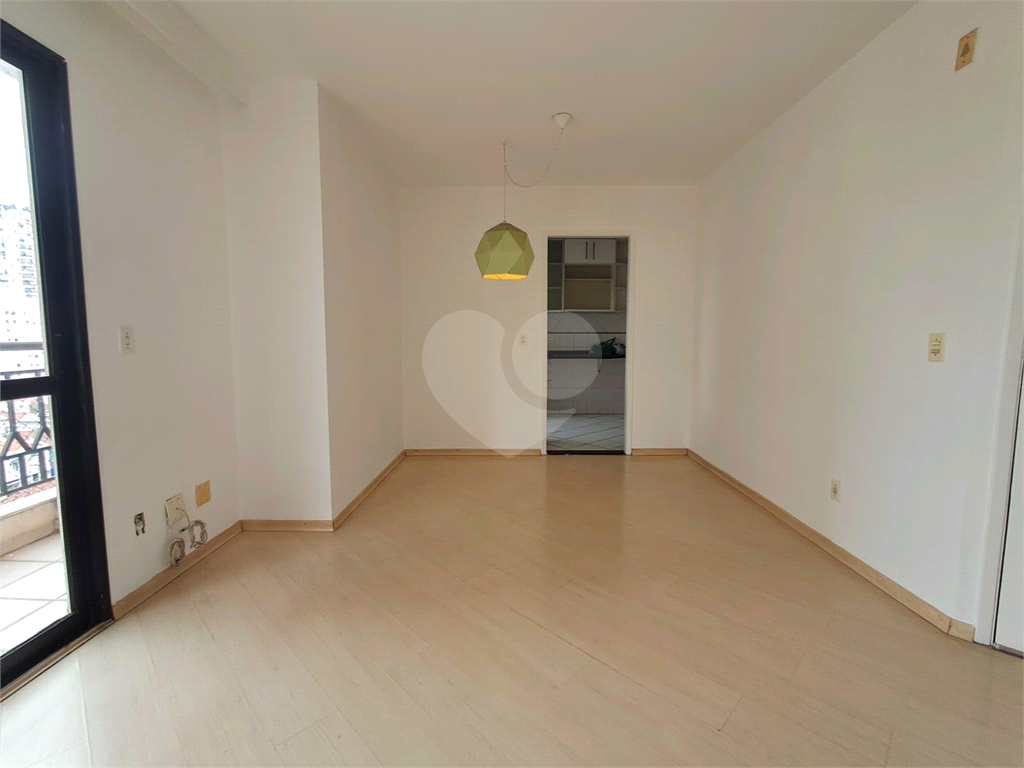 Imóvel 80m² 3 quartos, um foi aberto para a sala conta com varanda piscina 2 vagas Vila Romana