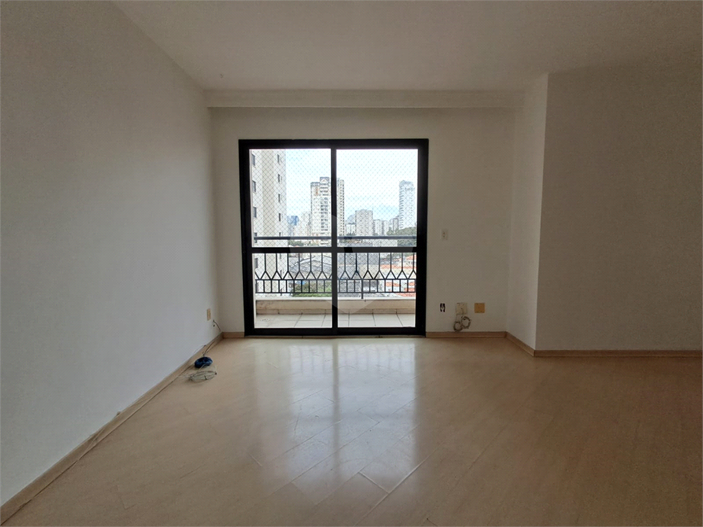 Imóvel 80m² 3 quartos, um foi aberto para a sala conta com varanda piscina 2 vagas Vila Romana
