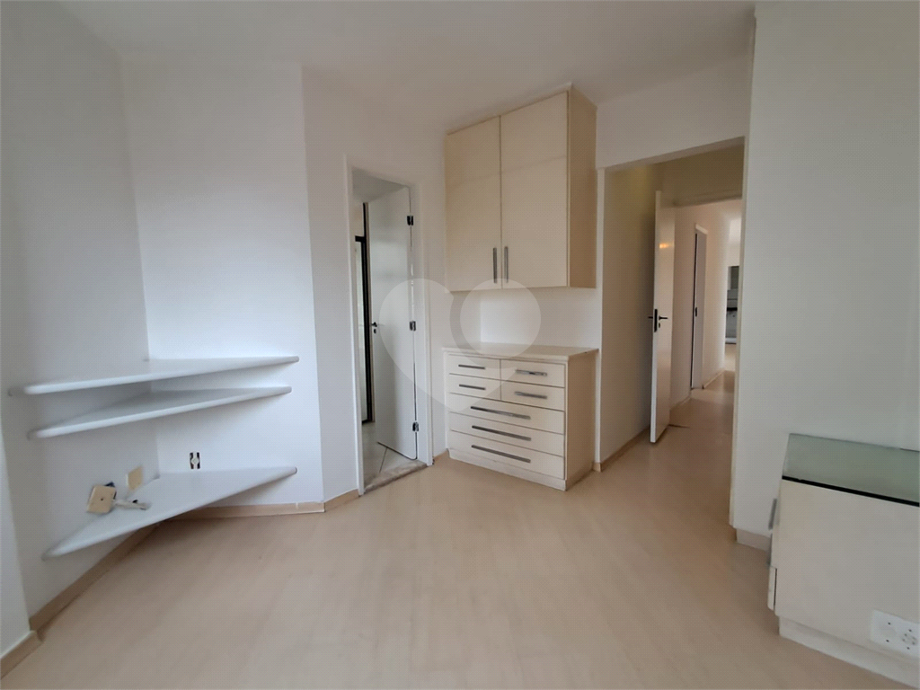 Imóvel 80m² 3 quartos, um foi aberto para a sala conta com varanda piscina 2 vagas Vila Romana