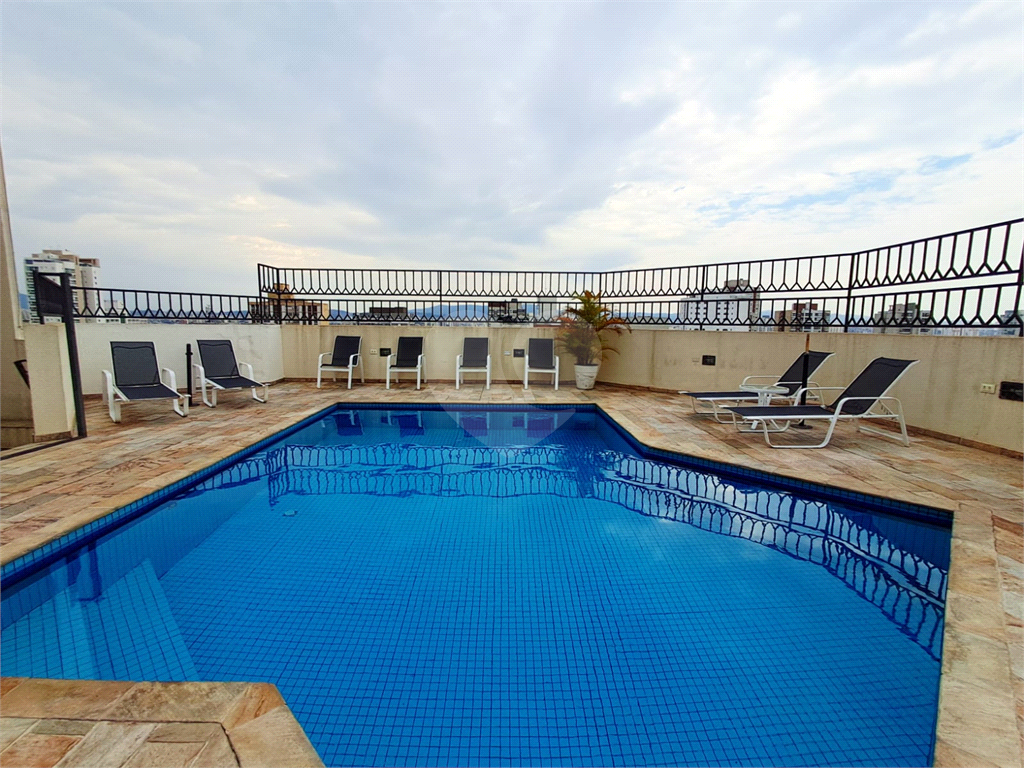Imóvel 80m² 3 quartos, um foi aberto para a sala conta com varanda piscina 2 vagas Vila Romana