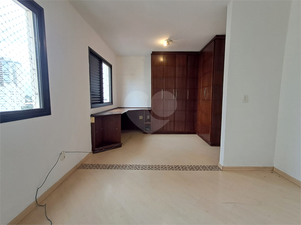 Imóvel 80m² 3 quartos, um foi aberto para a sala conta com varanda piscina 2 vagas Vila Romana