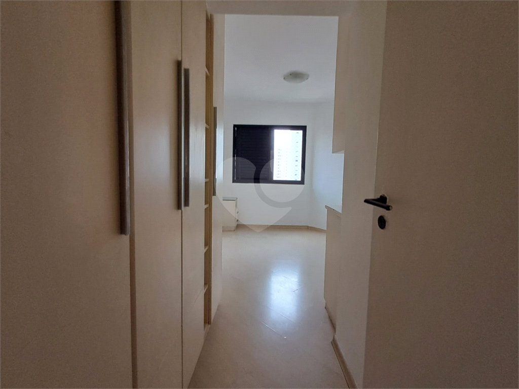 Imóvel 80m² 3 quartos, um foi aberto para a sala conta com varanda piscina 2 vagas Vila Romana