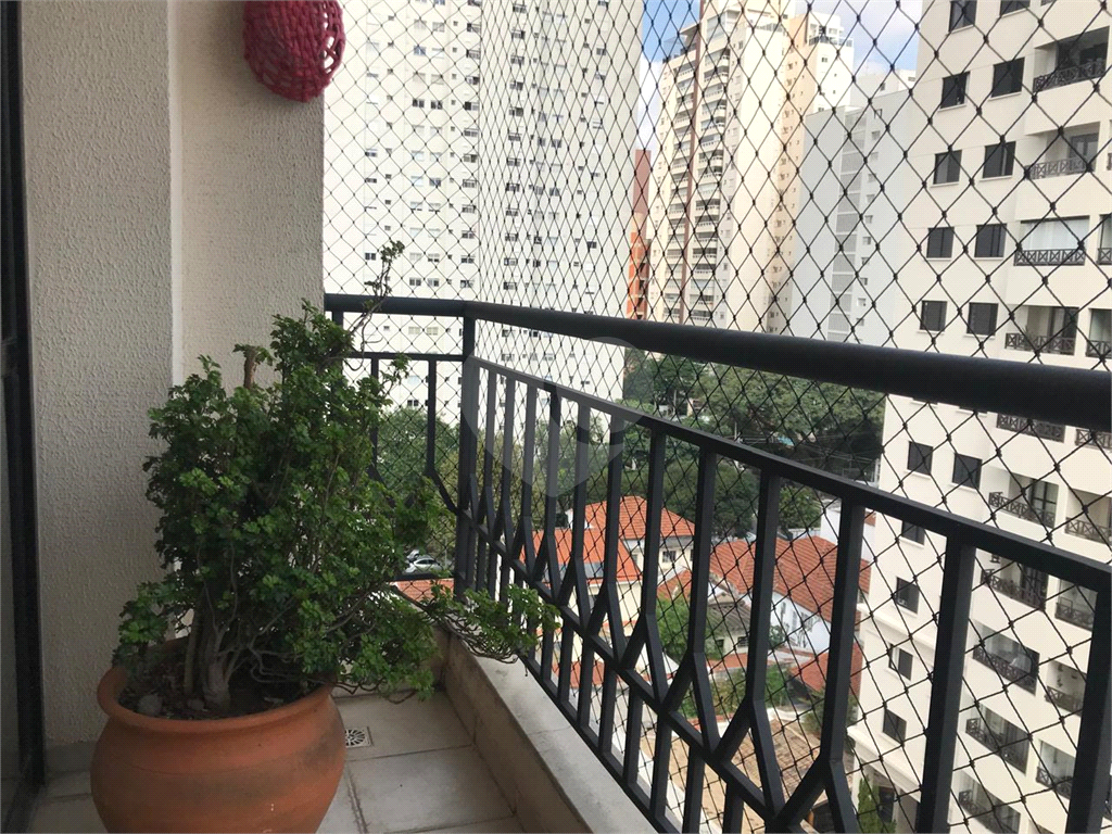 Imóvel 80m² 3 quartos, um aberto para a sala com varanda piscina 2 vagas Vila Romana
