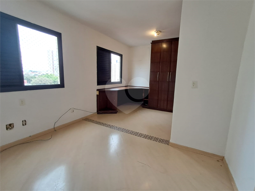Imóvel 80m² 3 quartos, um foi aberto para a sala conta com varanda piscina 2 vagas Vila Romana