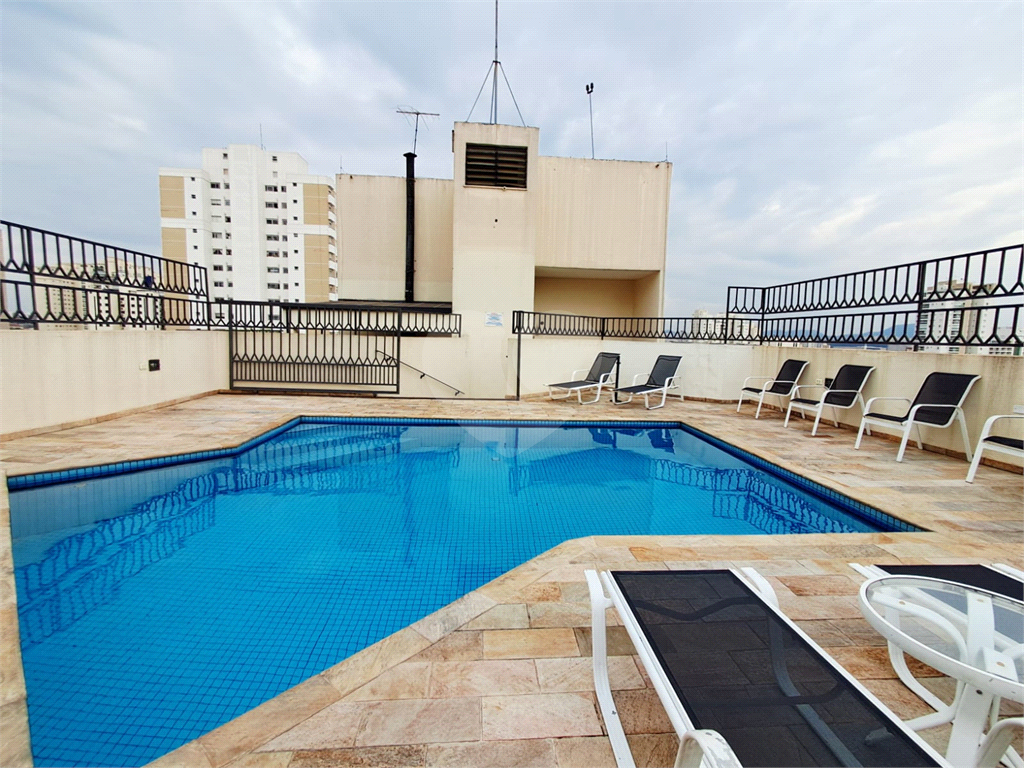 Imóvel 80m² 3 quartos, um foi aberto para a sala conta com varanda piscina 2 vagas Vila Romana