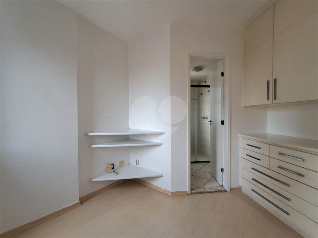 Imóvel 80m² 3 quartos, um foi aberto para a sala conta com varanda piscina 2 vagas Vila Romana