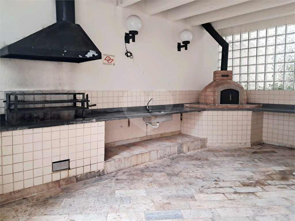 Imóvel 80m² 3 quartos, um foi aberto para a sala conta com varanda piscina 2 vagas Vila Romana
