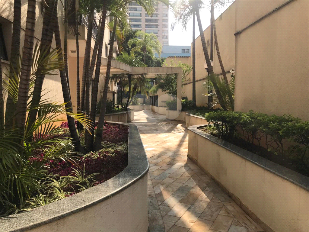Imóvel 80m² 3 quartos, um aberto para a sala com varanda piscina 2 vagas Vila Romana