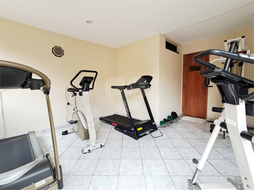 Imóvel 80m² 3 quartos, um foi aberto para a sala conta com varanda piscina 2 vagas Vila Romana