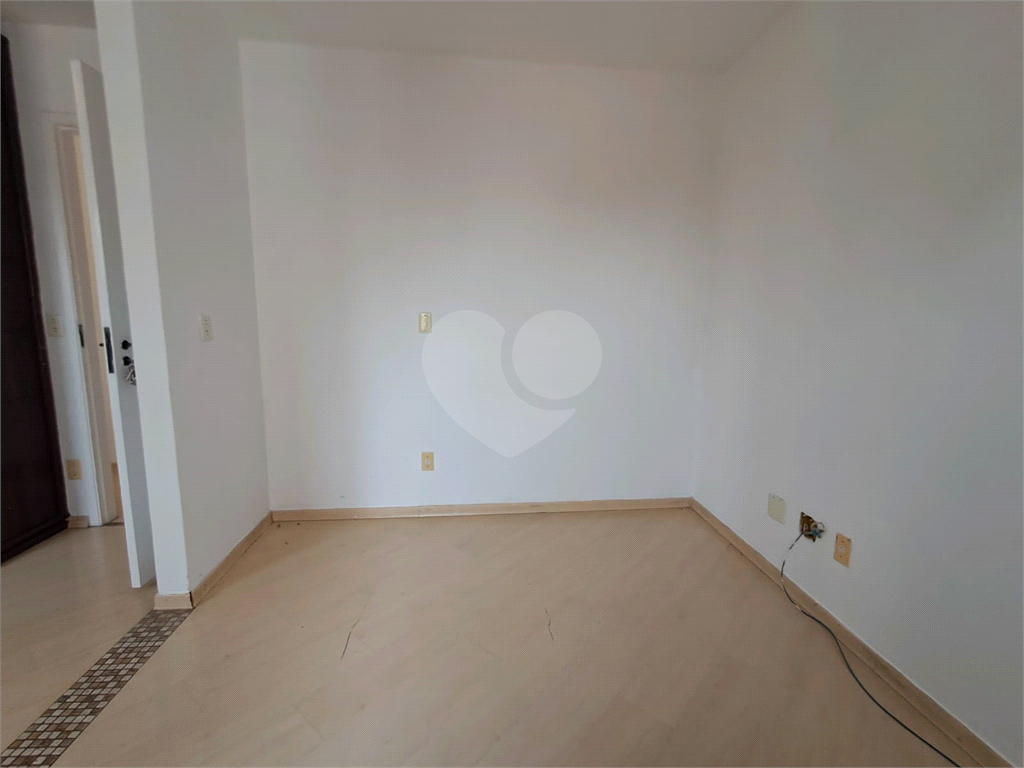 Imóvel 80m² 3 quartos, um foi aberto para a sala conta com varanda piscina 2 vagas Vila Romana