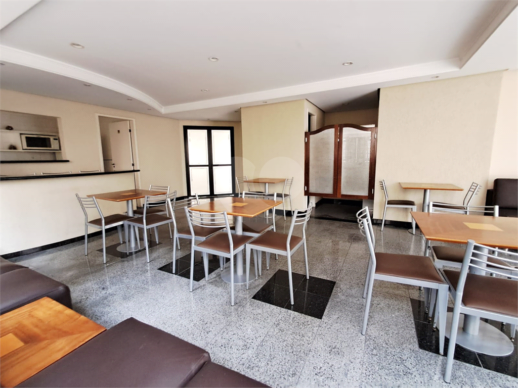 Imóvel 80m² 3 quartos, um foi aberto para a sala conta com varanda piscina 2 vagas Vila Romana