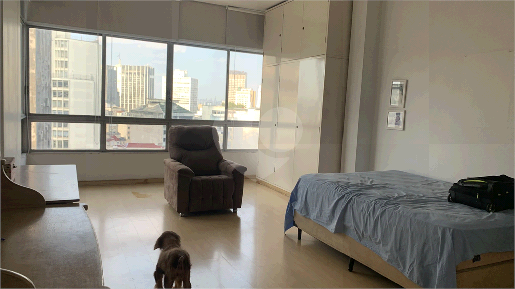 Ícone Neoclássico no Coração de São Paulo — Edifício Louvre