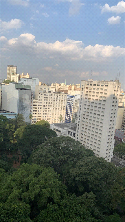Ícone Neoclássico no Coração de São Paulo — Edifício Louvre