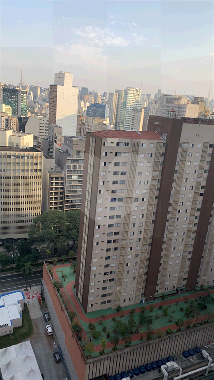 Ícone Neoclássico no Coração de São Paulo — Edifício Louvre
