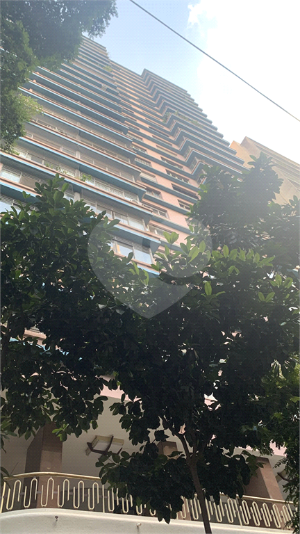 Ícone Neoclássico no Coração de São Paulo — Edifício Louvre