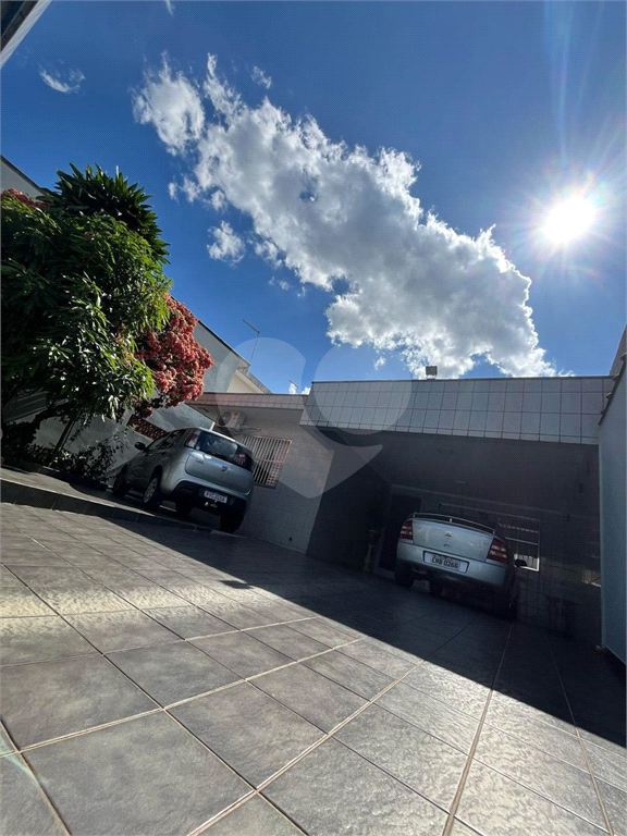 Casa Térrea à Venda – 3 Dorms (1 Suíte) | 300 m² de Terreno – Av. Fim de Semana – São Paulo/SP