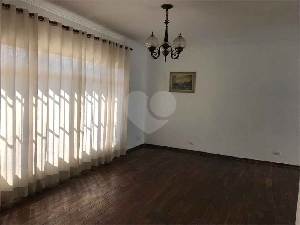 Casa à venda na Vila Maria com 171 m de construção e 269 m de terreno . Imóvel com 3 dormitórios, ( 1suíte ) 2 vagas de garagem. 