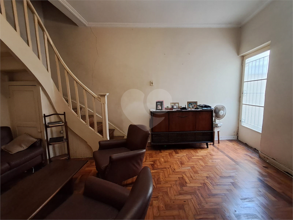 Imóvel com 100m² de área útil sala de estar de 2 ambientes, 3 quartos com quintal em Perdizes