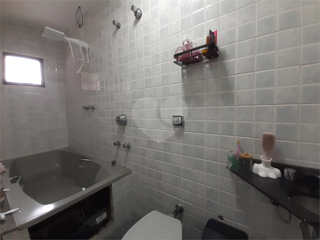 Vende-se: Sobrado no Cursino/Ipiranga, 2 Quartos, 2 Salas, 8 vagas de garagem!
