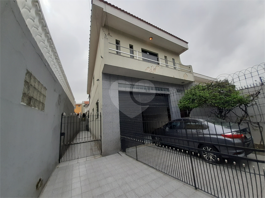 Vende-se: Sobrado no Cursino/Ipiranga, 2 Quartos, 2 Salas, 8 vagas de garagem!