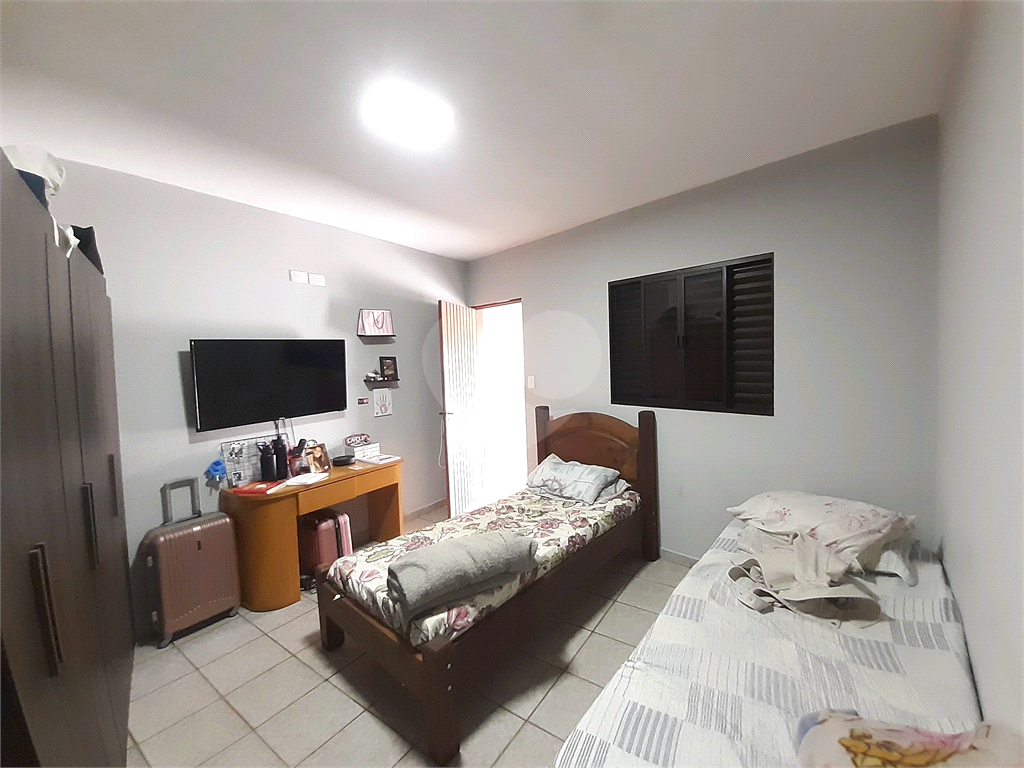 Vende-se: Sobrado no Cursino/Ipiranga, 2 Quartos, 2 Salas, 8 vagas de garagem!