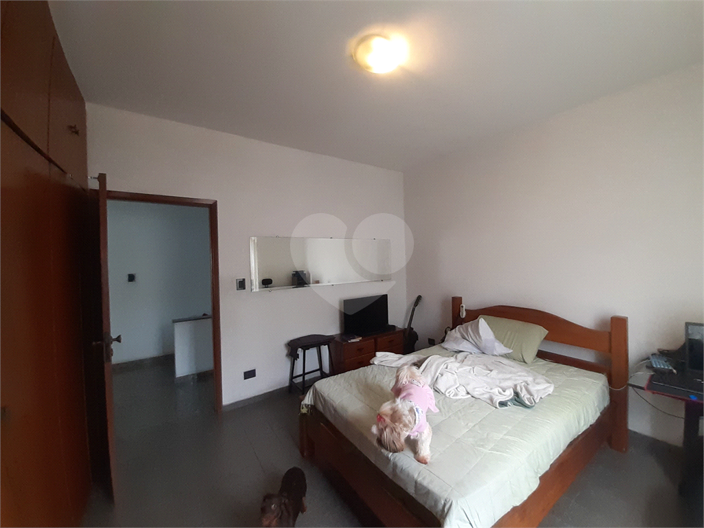 Vende-se: Sobrado no Cursino/Ipiranga, 2 Quartos, 2 Salas, 8 vagas de garagem!