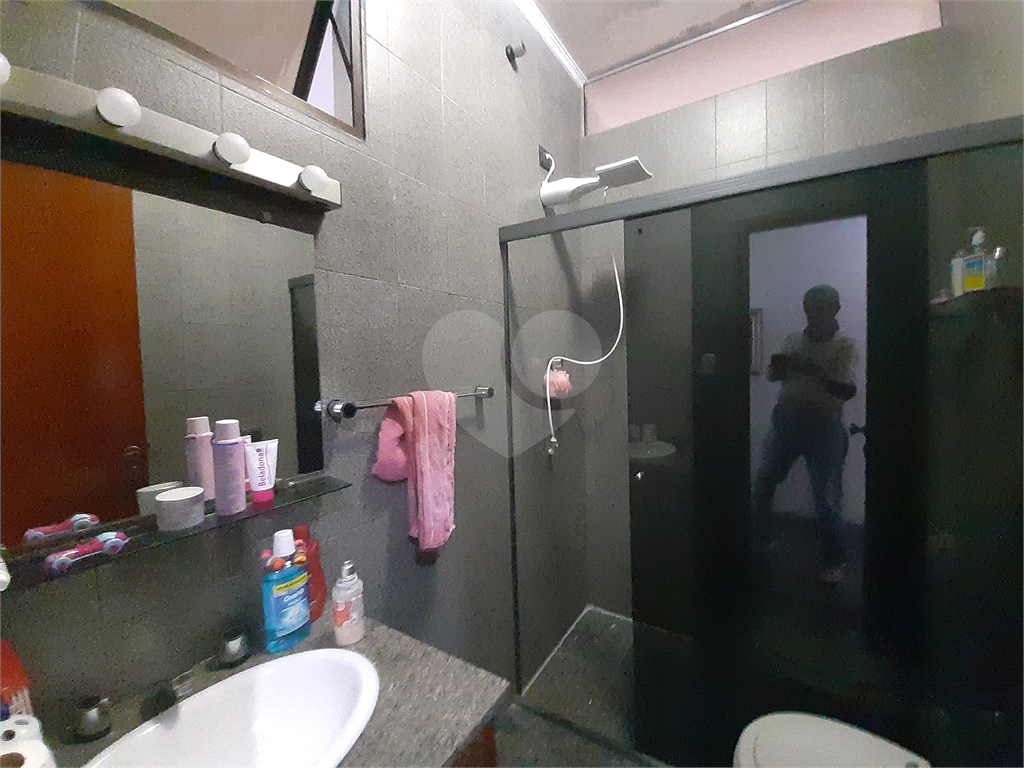 Vende-se: Sobrado no Cursino/Ipiranga, 2 Quartos, 2 Salas, 8 vagas de garagem!