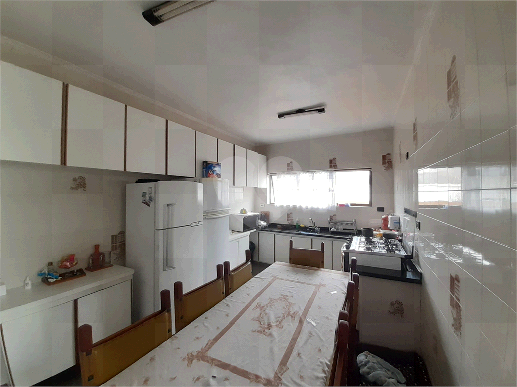 Vende-se: Sobrado no Cursino/Ipiranga, 2 Quartos, 2 Salas, 8 vagas de garagem!