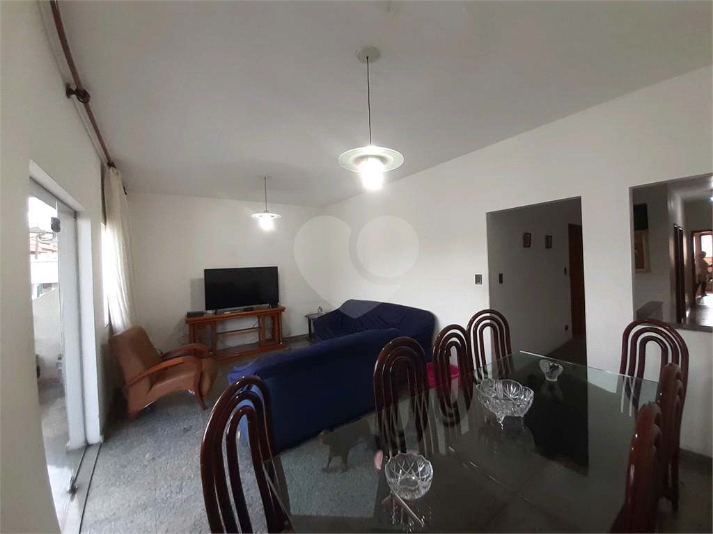 Vende-se: Sobrado no Cursino/Ipiranga, 2 Quartos, 2 Salas, 8 vagas de garagem!