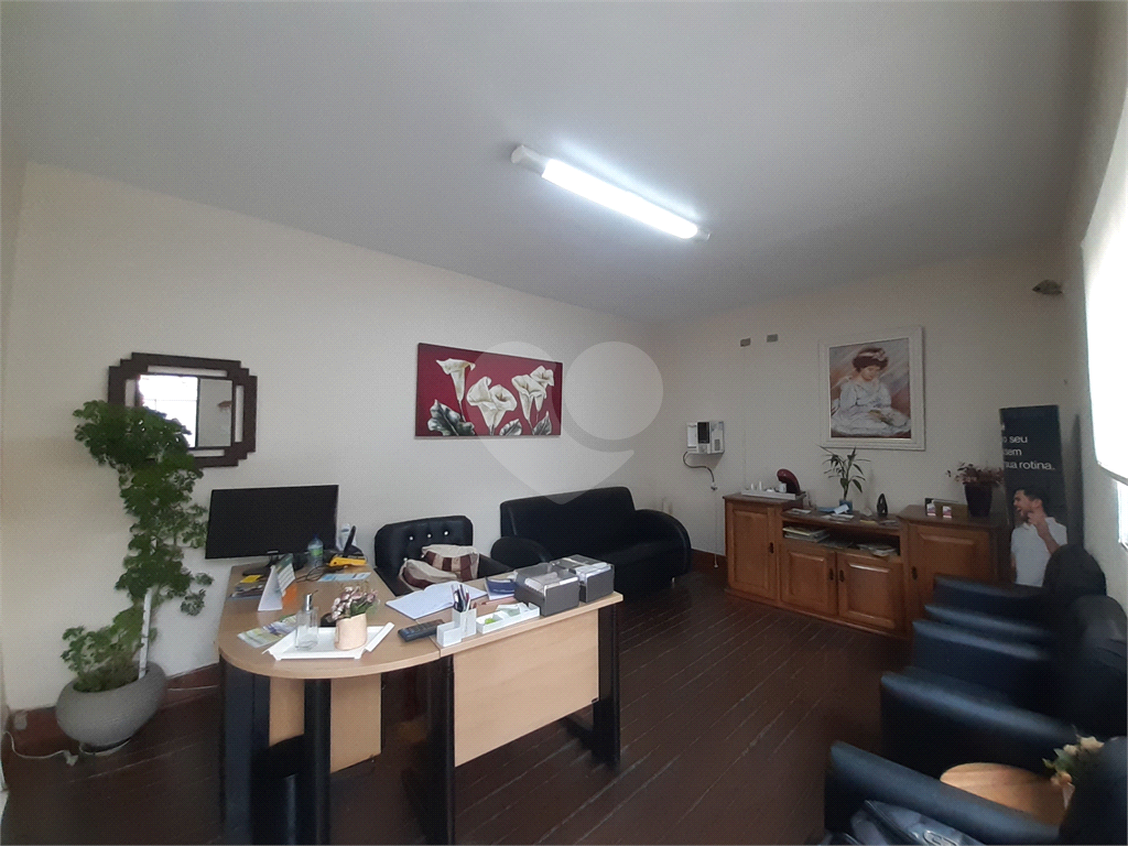 Vende-se: Sobrado no Cursino/Ipiranga, 2 Quartos, 2 Salas, 8 vagas de garagem!