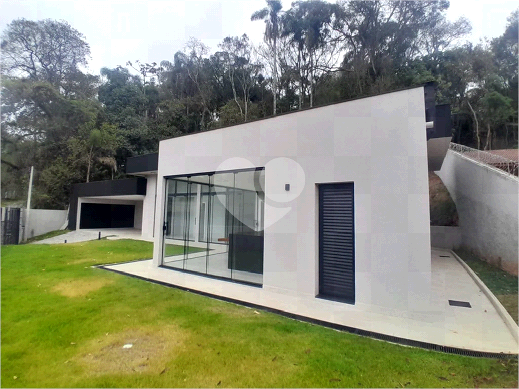 Casa de Condomínio à venda e aluguel com 3 quartos, 180m² - Foto 2