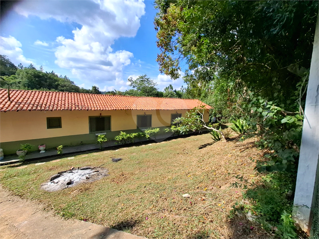 Chácara venda Itú com 3200m2, 3 quartos, piscina, pomar, canteiros e 10 ou mais vagas de garagem