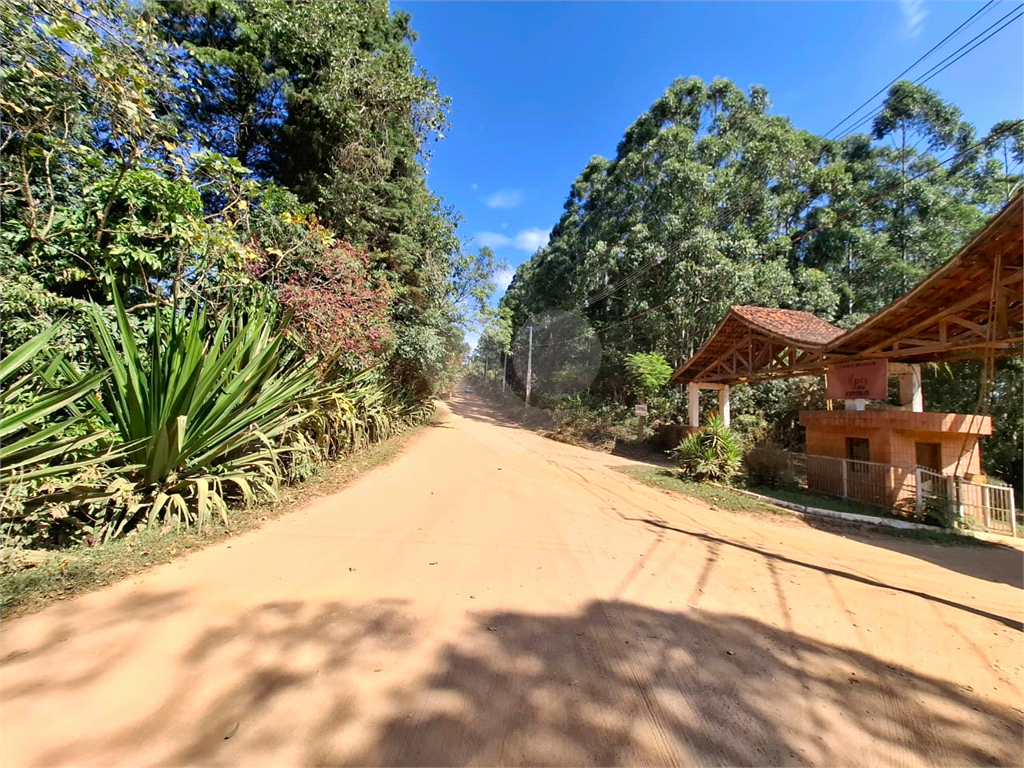 Chácara venda Itú com 3200m2, 3 quartos, piscina, pomar, canteiros e 10 ou mais vagas de garagem