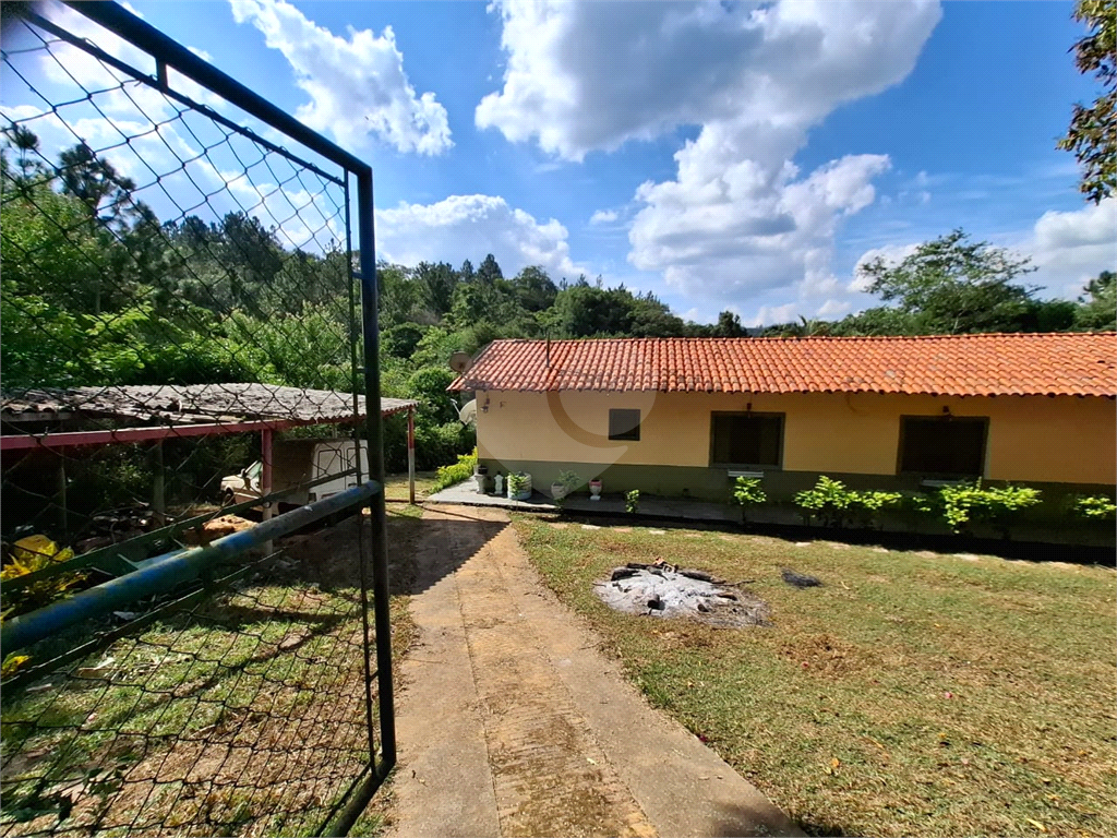 Chácara venda Itú com 3200m2, 3 quartos, piscina, pomar, canteiros e 10 ou mais vagas de garagem
