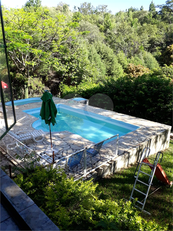 Chácara venda Itú com 3200m2, 3 quartos, piscina, pomar, canteiros e 10 ou mais vagas de garagem