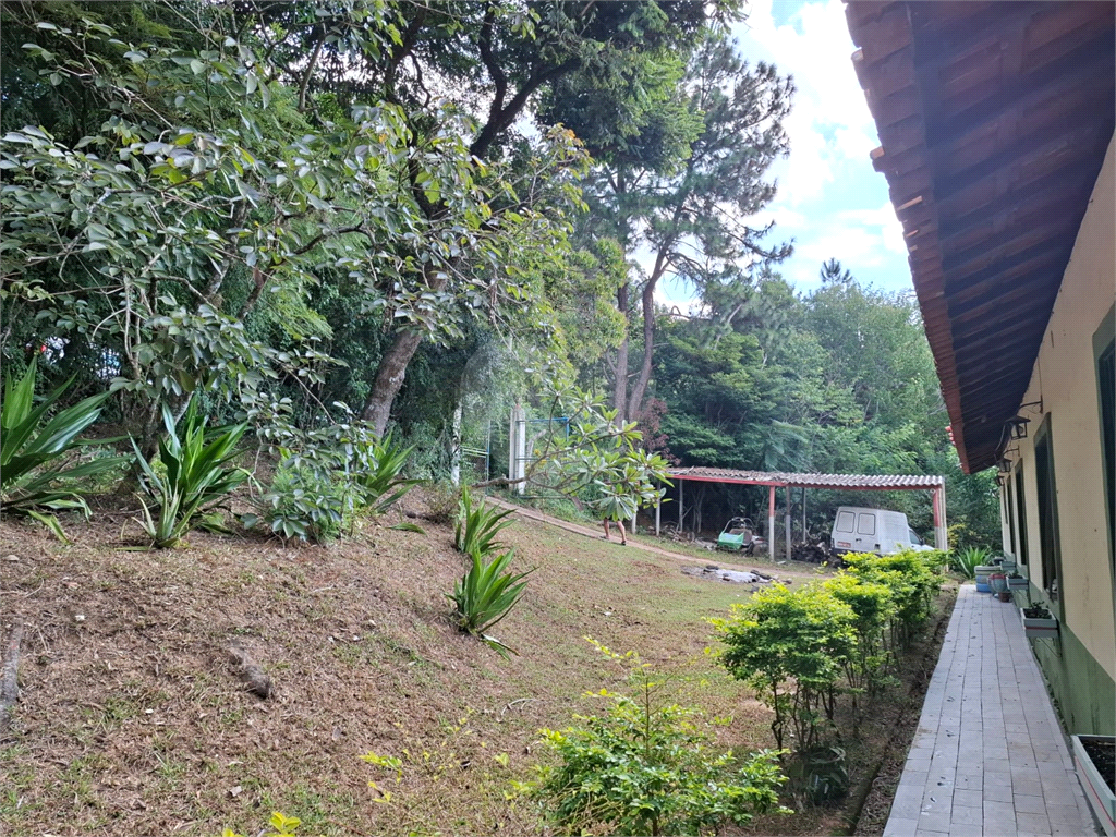Chácara venda Itú com 3200m2, 3 quartos, piscina, pomar, canteiros e 10 ou mais vagas de garagem