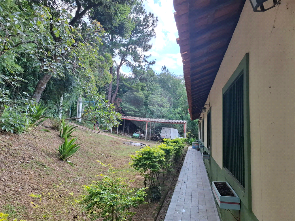 Chácara venda Itú com 3200m2, 3 quartos, piscina, pomar, canteiros e 10 ou mais vagas de garagem