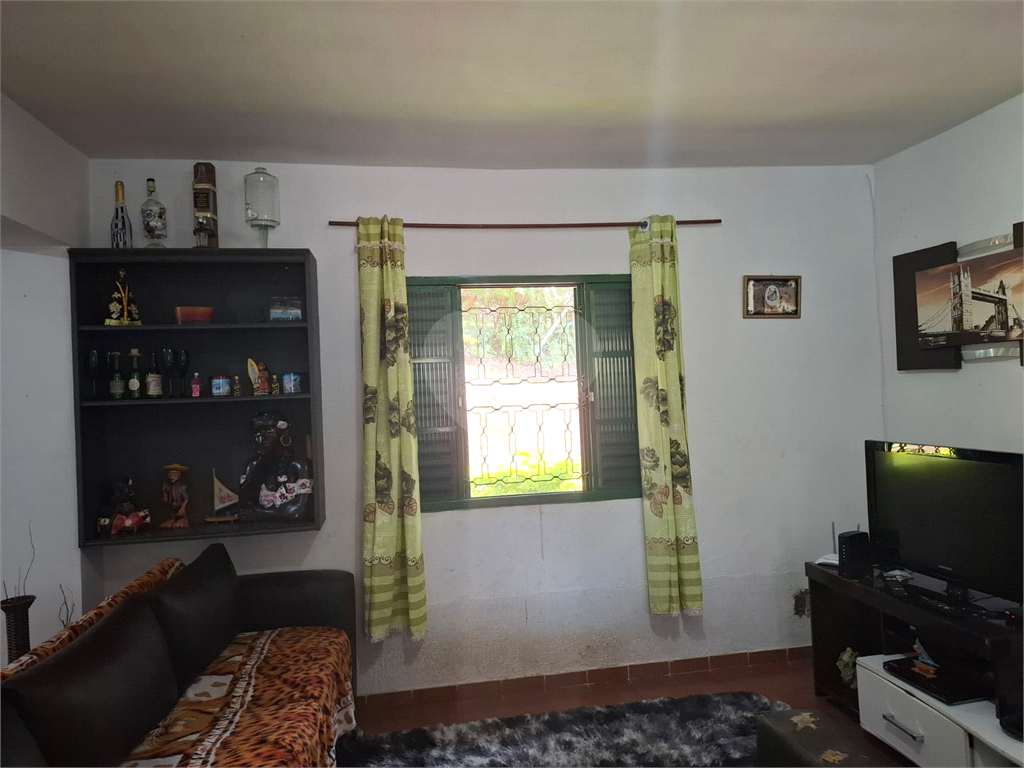 Chácara venda Itú com 3200m2, 3 quartos, piscina, pomar, canteiros e 10 ou mais vagas de garagem