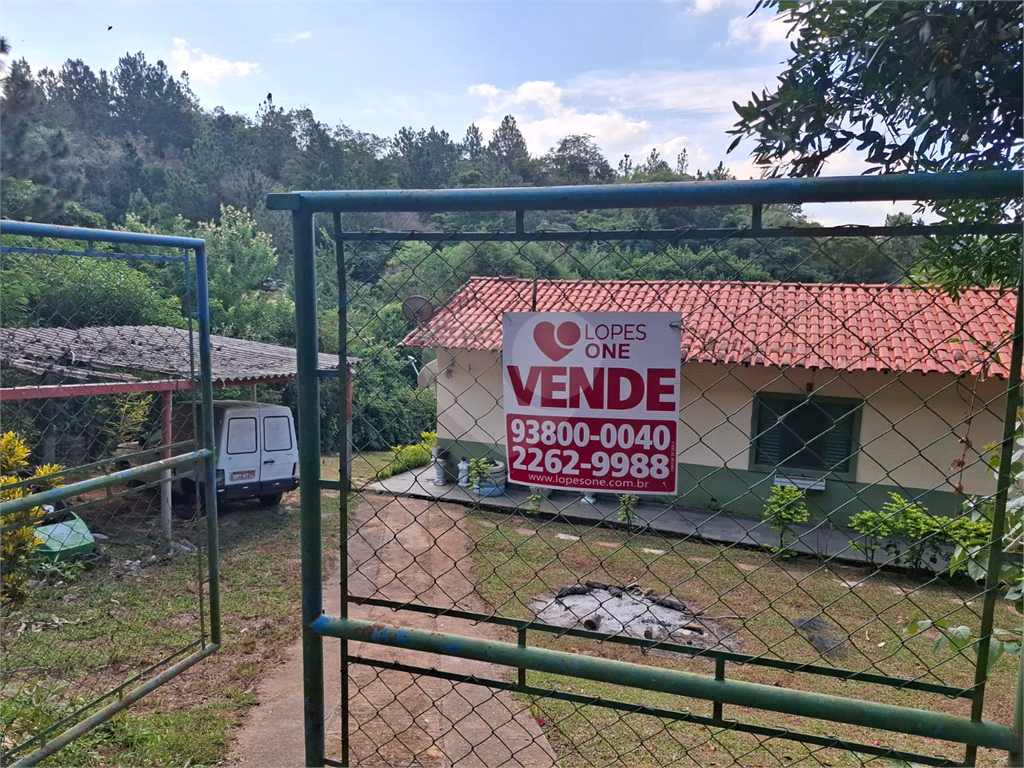 Chácara venda Itú com 3200m2, 3 quartos, piscina, pomar, canteiros e 10 ou mais vagas de garagem