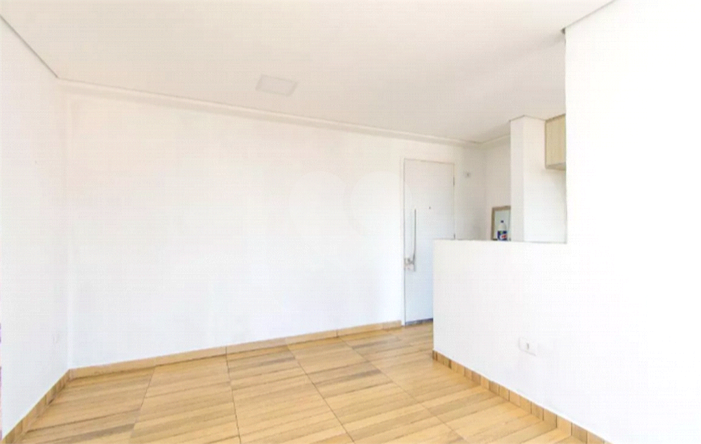 APARTAMENTO em VILA ROSÁLIA