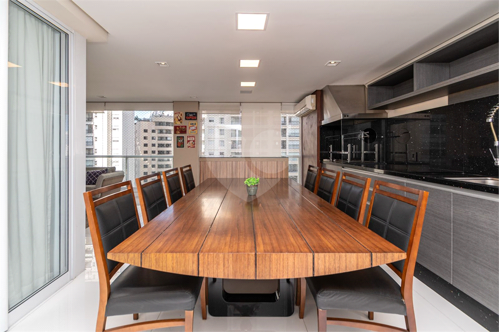 na Mooca! Apartamento de 183m² - 3 Suítes - 3 Vagas - Mobiliado e Equipado.
