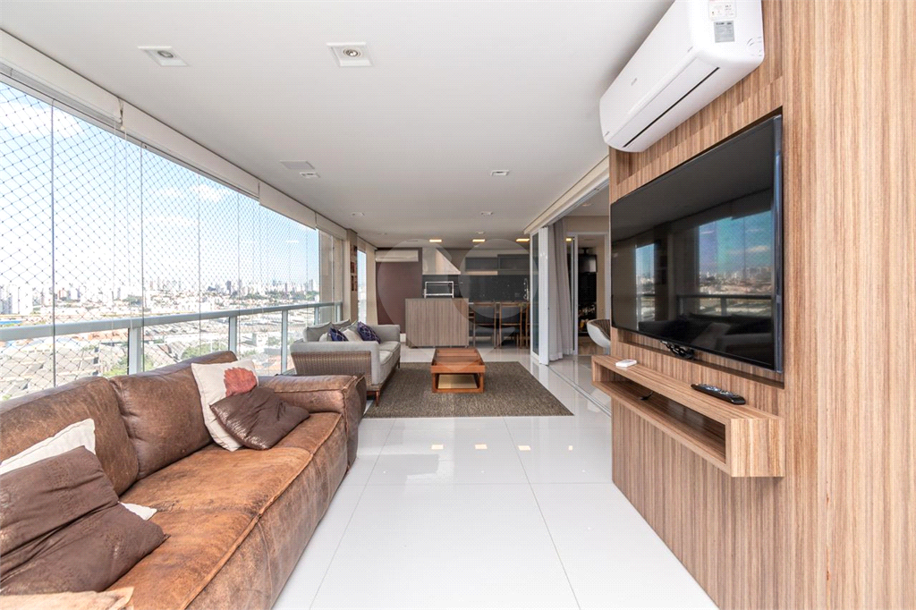 na Mooca! Apartamento de 183m² - 3 Suítes - 3 Vagas - Mobiliado e Equipado.