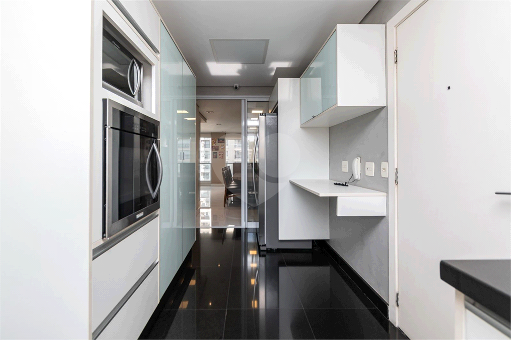 na Mooca! Apartamento de 183m² - 3 Suítes - 3 Vagas - Mobiliado e Equipado.