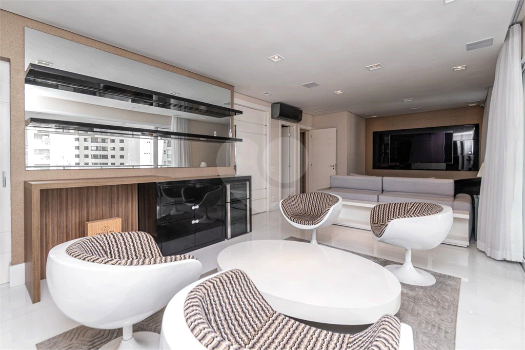 na Mooca! Apartamento de 183m² - 3 Suítes - 3 Vagas - Mobiliado e Equipado.