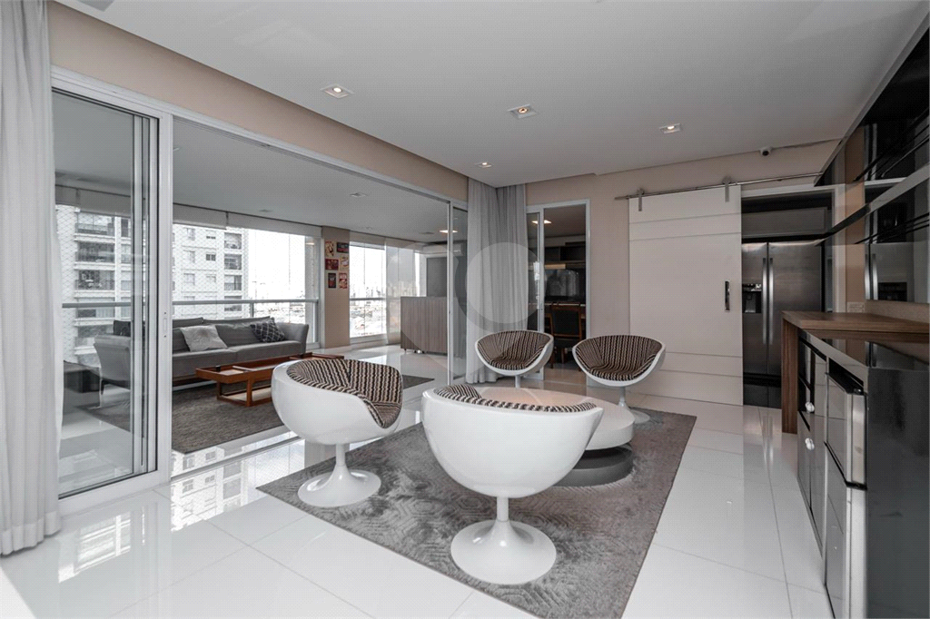 na Mooca! Apartamento de 183m² - 3 Suítes - 3 Vagas - Mobiliado e Equipado.