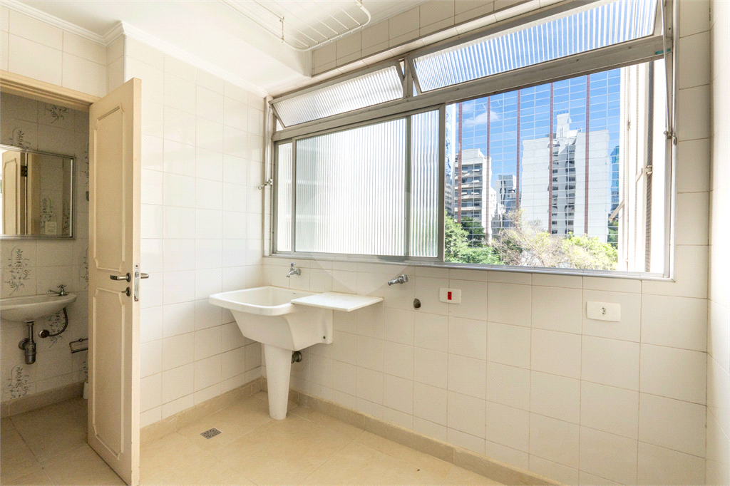 Apartamento com 2 quartos sendo 1 suíte na Alameda Santos próximo ao metrô Brigadeiro